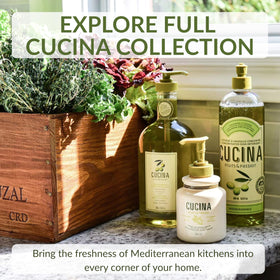 Cucina bottle by kitchen sink in use, illustrating kitchen‑friendly clean rinsing