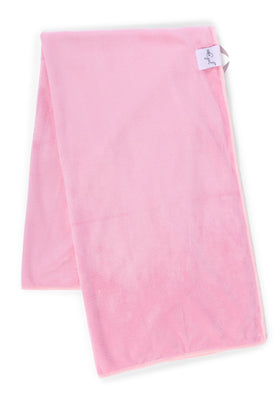Curly Girl towel texture being scrunched showing absorbency benefit