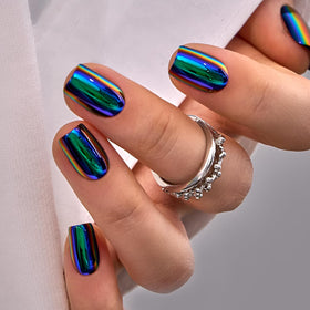 CurvLife close-up of gel finish highlighting chip-resistant shine