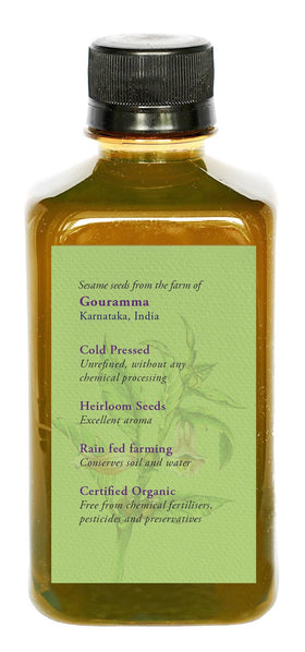 DAANA pouring oil from bottle highlighting smooth texture and absorption
