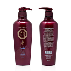 Daeng Gi Meo Ri bottle on bath shelf suggesting stylish storage and routine readiness