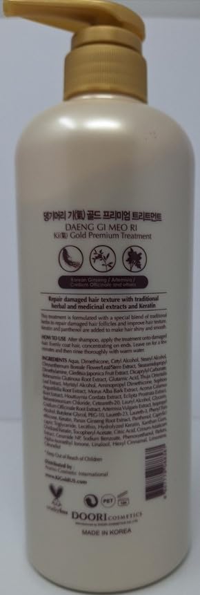 Daeng Gi Meo Ri bottle in hand showing product size and portability