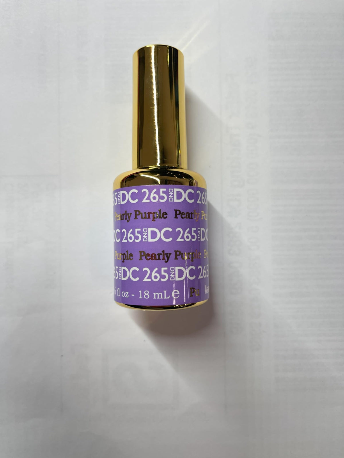 DAISY DND label and cap detail displaying brand and shade clarity