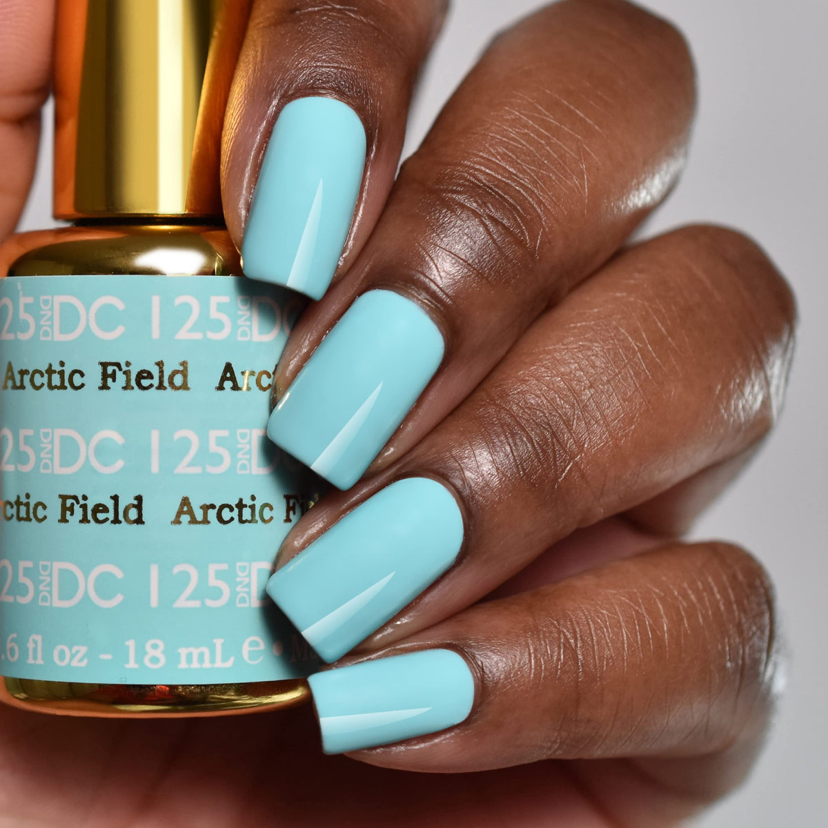 DAISY DND gel bottle label close-up highlighting shade and durability