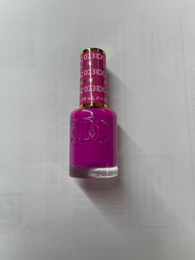 DAISY DND styled manicure lifestyle shot showing wearable purple look