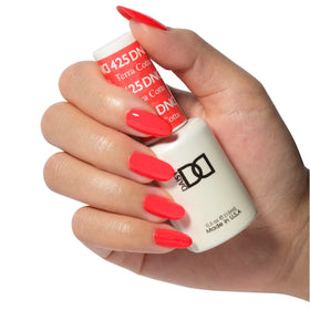 DAISY DND gel polish bottle close-up showing smooth glossy finish