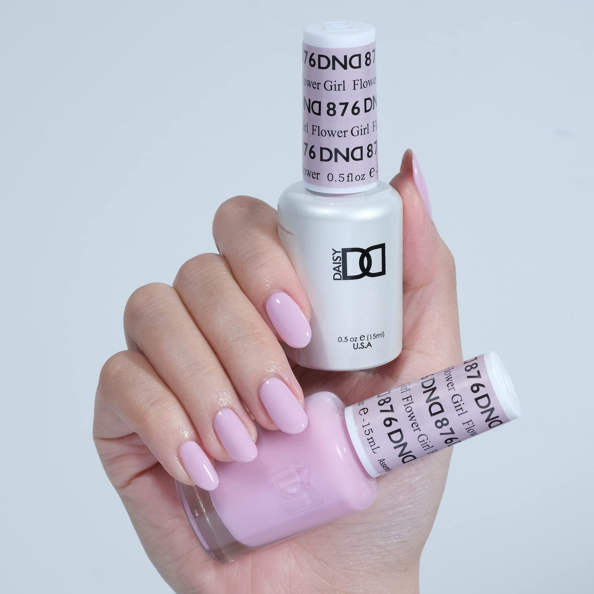 DAISY DND gel polish bottle close-up highlighting smooth pigment and applicator