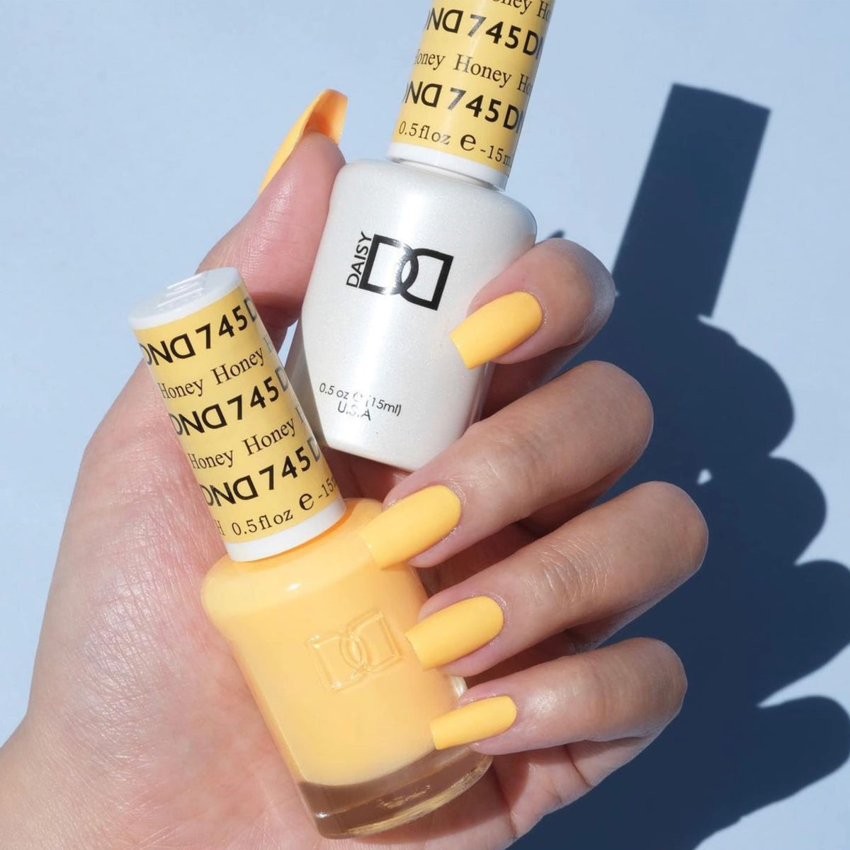 DAISY DND gel polish bottle close-up highlighting smooth pigment
