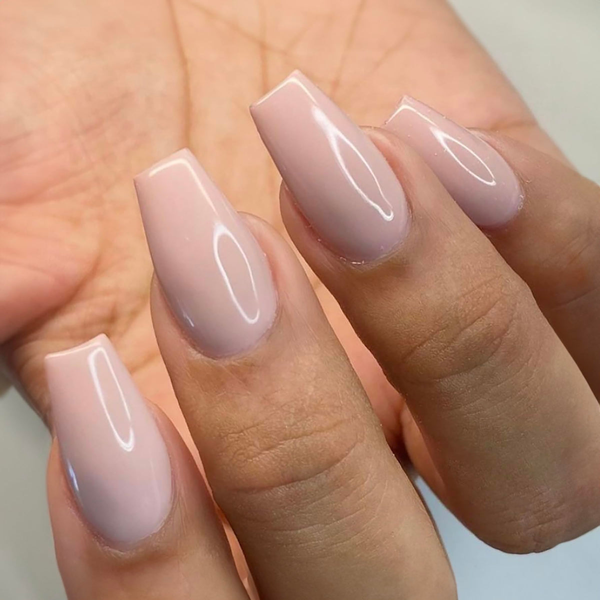 DAISY DND brush stroke swatch showing Rose Beige color and coverage benefit