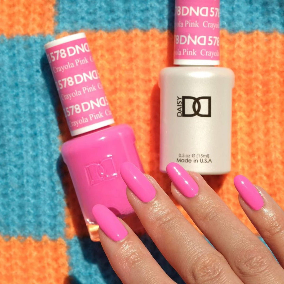 DAISY DND open bottles of gel and lacquer demonstrating matching shades and convenience