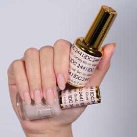 DAISY DND brush stroke close-up of Gatsby Ghost showing sheer texture and smooth coverage
