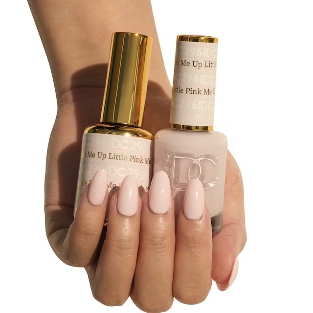 DAISY DND gel and lacquer bottles close-up demonstrating matching shade