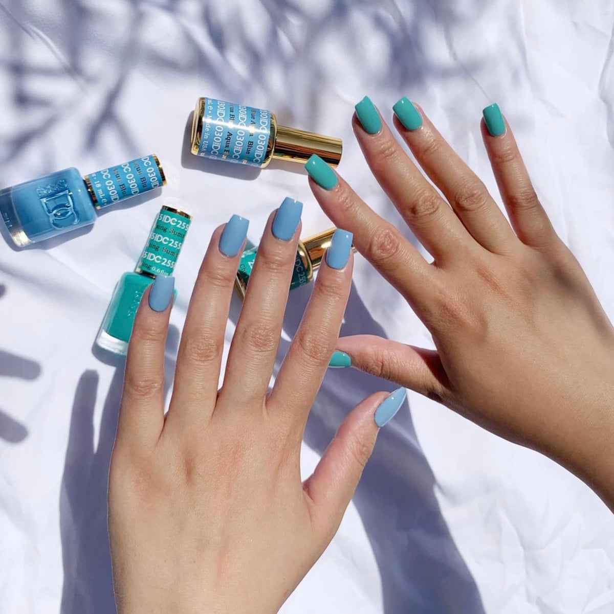 DAISY DND gel bottle close-up highlighting precise applicator and color