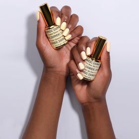 DAISY DND gel bottle close-up highlighting smooth pigment