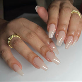 DAISY DND gel polish bottle close-up label for easy shade recognition