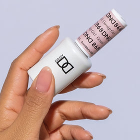 DAISY DND gel bottle close-up highlighting smooth brush and pigment