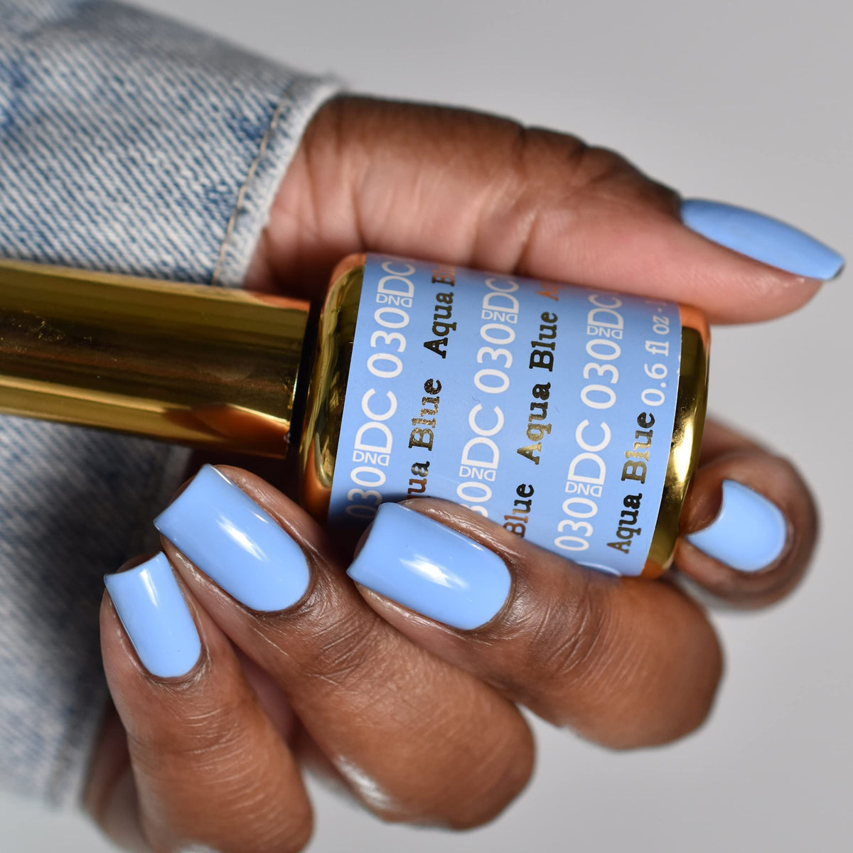 DAISY DND lacquer bottle label detail with clear shade and benefit
