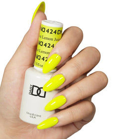 DAISY DND bottle label closeup displaying shade 424 Lemon Juice for color accuracy