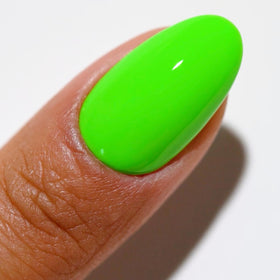DAISY DND manicure lifestyle image outdoors showing bold Kiwi Kisses color in natural light