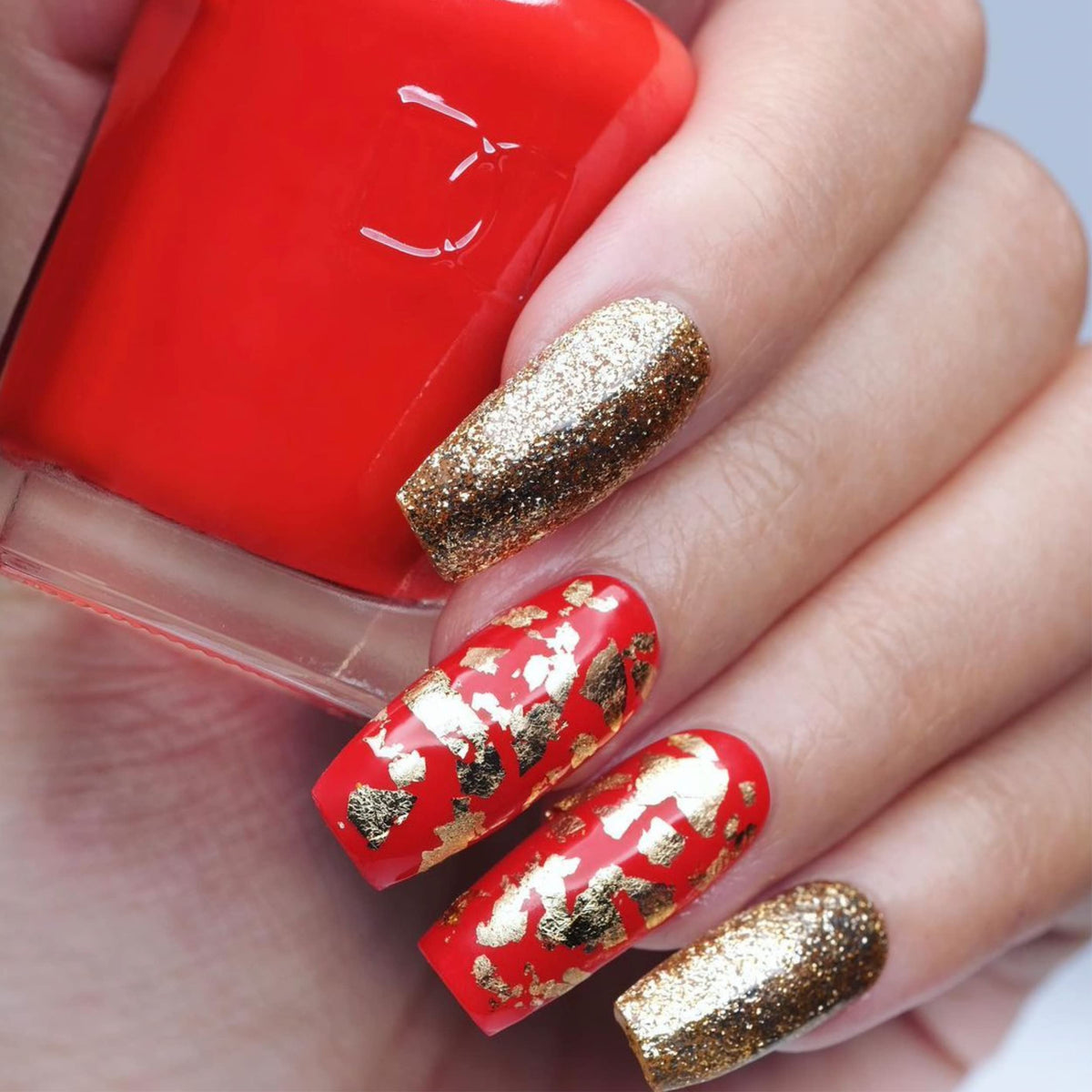 DAISY DND open bottles showing gel and lacquer for matching color