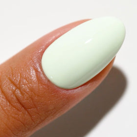 DAISY DND manicure lifestyle shot featuring mint nails for everyday wear