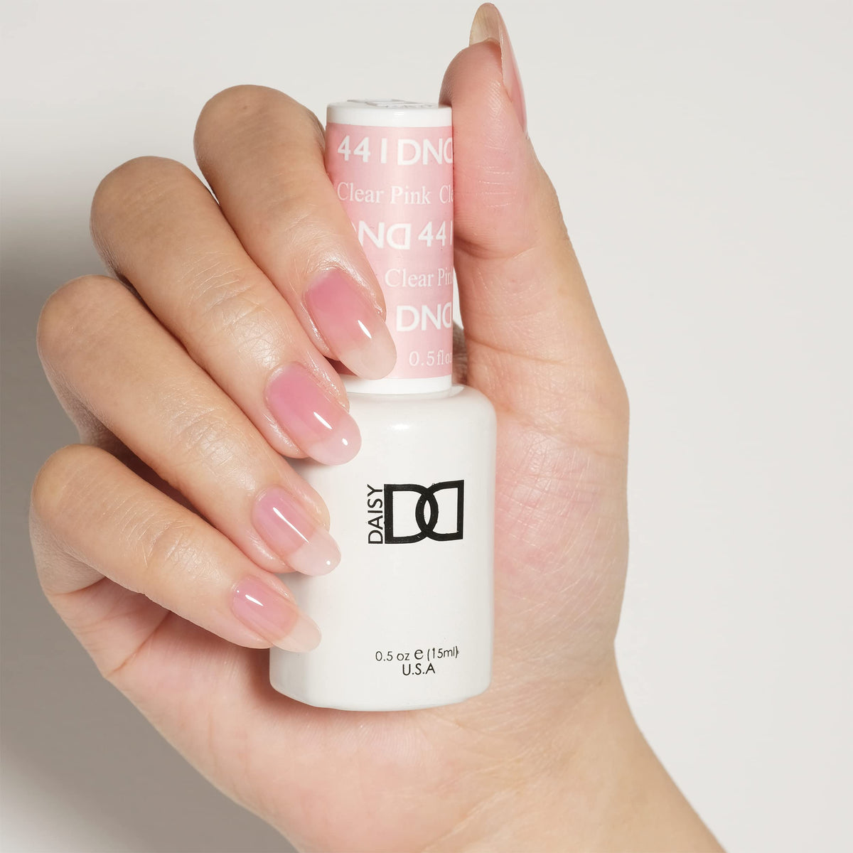 DAISY DND open bottles of gel and lacquer, showing matching shade and convenient pairing
