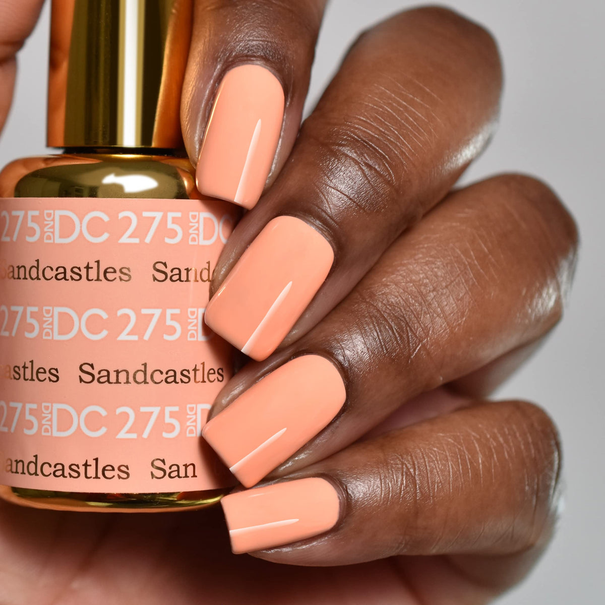 DAISY DND gel bottle close-up highlighting smooth pigment and coverage