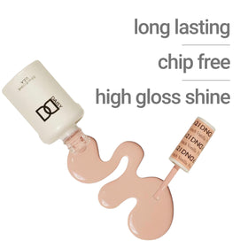 DAISY DND brush stroke swatch of Peaches n Cream demonstrating opacity and coverage