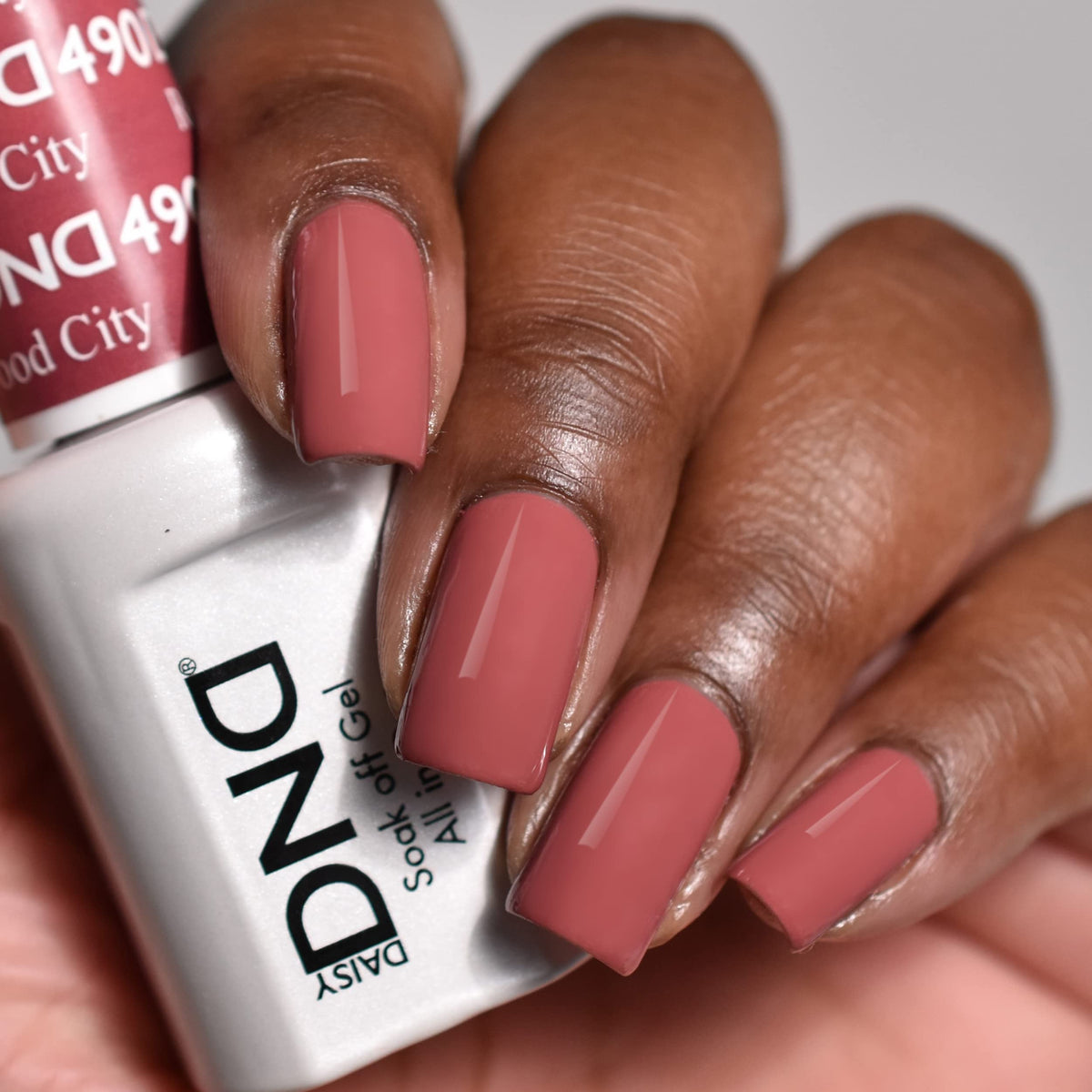 DAISY DND two bottles side by side highlighting matching shades