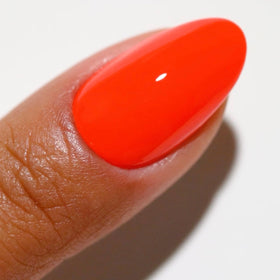 DAISY DND gel polish open brush showing smooth application benefit