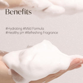d'alba Piedmont pump dispensing droplet to show smooth serum texture and easy use