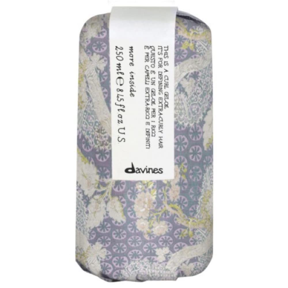Davines gel-to-oil texture close-up demonstrating creamy gel turning silky oil for hydration