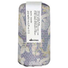 Davines gel-to-oil texture close-up demonstrating creamy gel turning silky oil for hydration