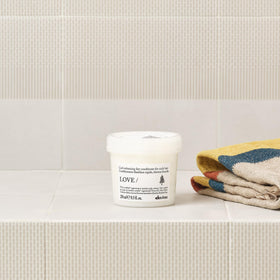 Davines LOVE CURL applied in shower detangling curls for reduced breakage
