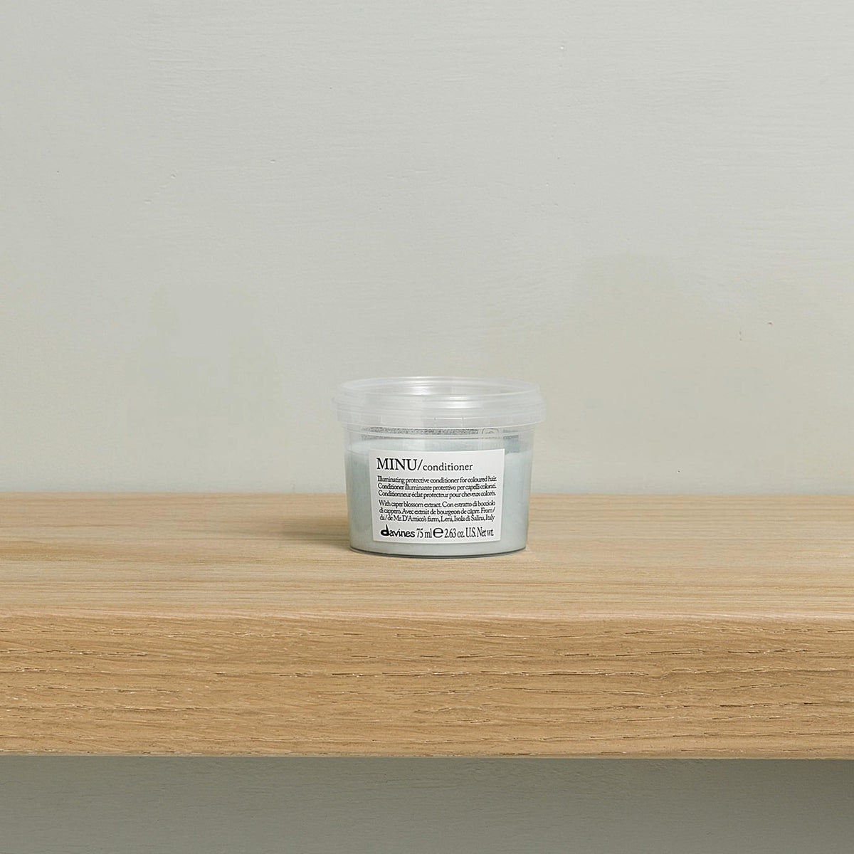 Davines MINU bottle cap detail highlighting secure closure for leak-free travel