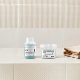 Davines MINU conditioner pouring to show hydrating smoothing effect
