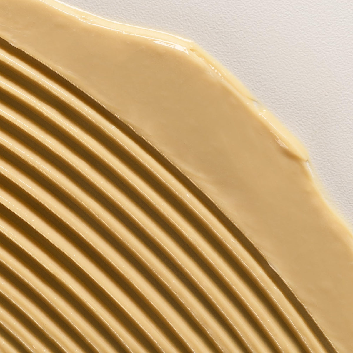 Davines hand scooping mask demonstrating easy application and conditioning