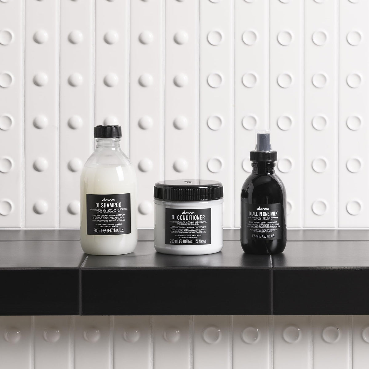 Davines label and ingredients panel highlighting roucou oil and clean formula