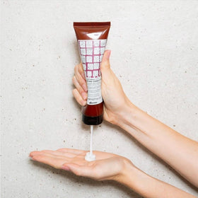 Davines applying conditioner to mid-lengths demonstrating detangling benefit