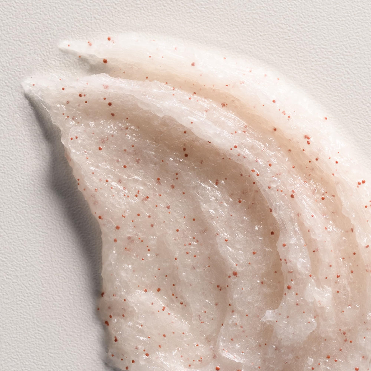 Davines SOLU being massaged into scalp to remove buildup