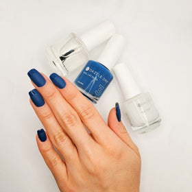 Dazzle Dry brush applying mattify top coat, demonstrating smooth application