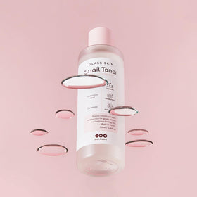 DEARBOO close-up of toner droplet texture showing lightweight hydration