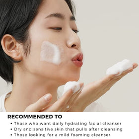 DearKlairs ingredient shot highlighting hyaluronic acid and ceramide benefits