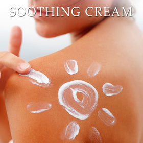 DELÚVIA organic aloe leaf closeup highlighting natural soothing