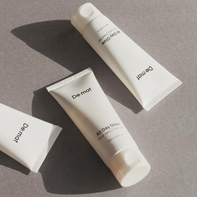 De:maf in bathroom routine setting illustrating calming daily use