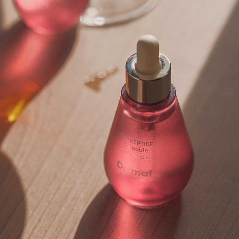 De:maf dropper dispensing clear serum to show lightweight texture and quick absorption benefit