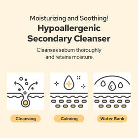 De:maf creamy foam in hand demonstrating gentle lathering benefit