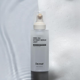 De:maf pump and cap detail highlighting easy dispensing and hygiene