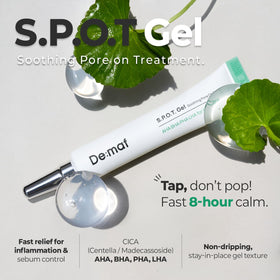 De:maf gel texture close-up on fingertip showing lightweight, fast-absorbing clarity benefit
