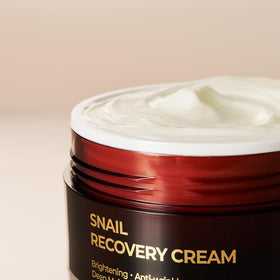 Deoproce open jar close-up showing cream texture and quick absorption